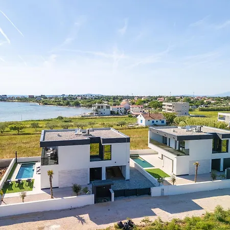 New! Luxury Golden Hour Near The With Heated Pool And Sauna - Ta Leut Agency Villa *