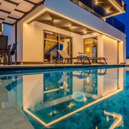 New! Luxury Golden Hour Near The With Heated Pool And Sauna - Ta Leut Agency *