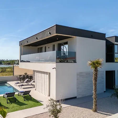 New! Luxury Golden Hour Near The With Heated Pool And Sauna - Ta Leut Agency *