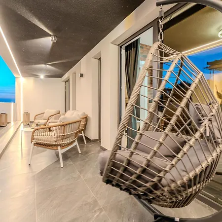 New! Luxury Golden Hour Near The With Heated Pool And Sauna - Ta Leut Agency プリヴラカ