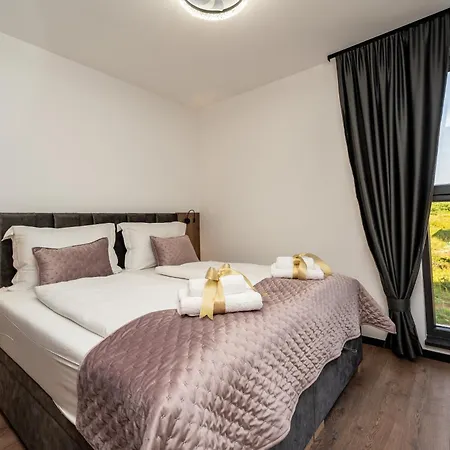 New! Luxury Golden Hour Near The With Heated Pool And Sauna - Ta Leut Agency プリヴラカ
