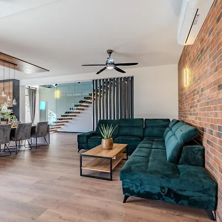 New! Luxury Golden Hour Near The With Heated Pool And Sauna - Ta Leut Agency * プリヴラカ