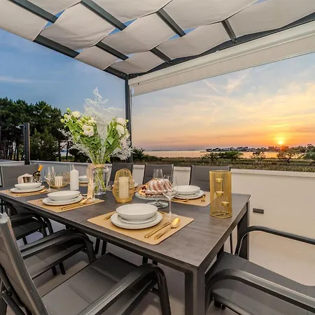 New! Luxury Golden Hour Near The With Heated Pool And Sauna - Ta Leut Agency ヴィラ プリヴラカ