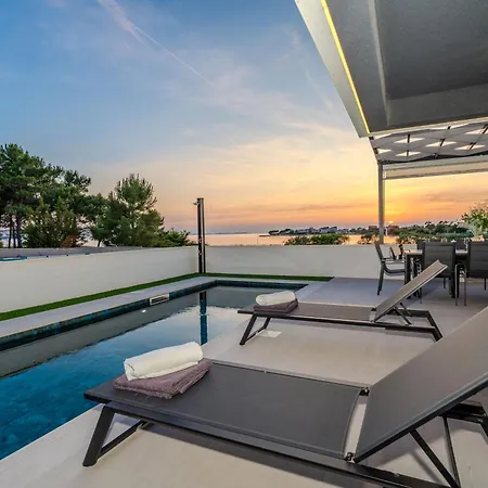 New! Luxury Golden Hour Near The With Heated Pool And Sauna - Ta Leut Agency ヴィラ