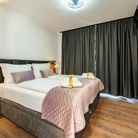 New! Luxury Golden Hour Near The With Heated Pool And Sauna - Ta Leut Agency プリヴラカ