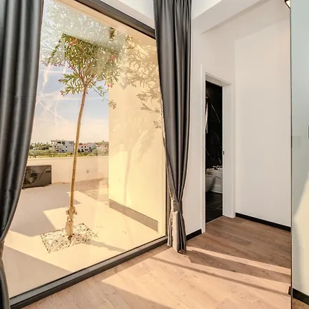 New! Luxury Golden Hour Near The With Heated Pool And Sauna - Ta Leut Agency * プリヴラカ