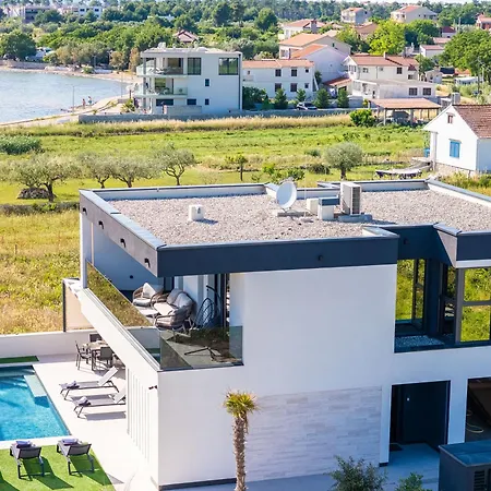 New! Luxury Golden Hour Near The With Heated Pool And Sauna - Ta Leut Agency ヴィラ プリヴラカ
