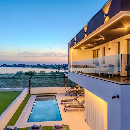New! Luxury Golden Hour Near The With Heated Pool And Sauna - Ta Leut Agency *